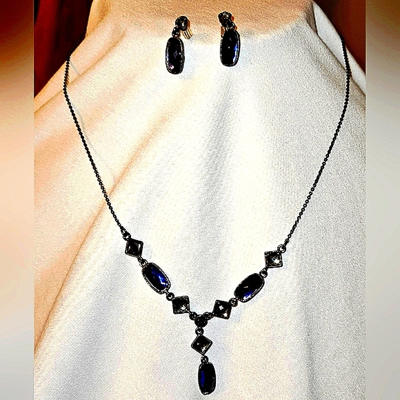 💵3/$20 Vintage Avon Jewelry Set Necklace and Earrings - Picture 3 of 13